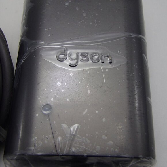 Dyson 222146-02 Vacuum Car Charger Replacement - Picture 3 of 6